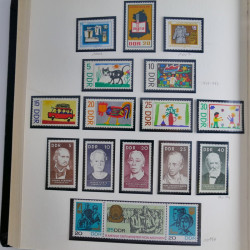 Collection timbres d'Allemagne de l'Est 1950-1978 neufs** en 2 albums.