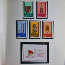 Collection timbres d'Allemagne de l'Est 1950-1978 neufs** en 2 albums.