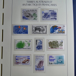 Collection timbres de T.A.A.F. 1955-1999 neufs** complet en un album.