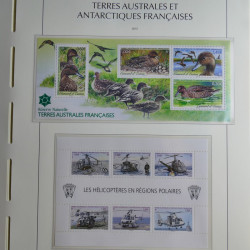 Collection timbres de T.A.A.F. 2010-2019 neufs** complet en un album.