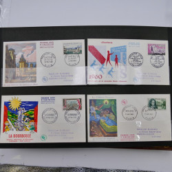 Collection enveloppes premier jour d'émission de France 1960-1978 en 5 albums.