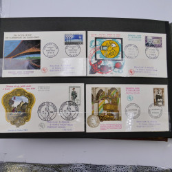Collection enveloppes premier jour d'émission de France 1960-1978 en 5 albums.