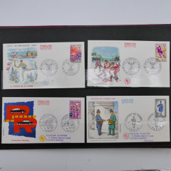 Collection enveloppes premier jour d'émission de France 1960-1978 en 5 albums.