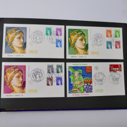Collection enveloppes premier jour d'émission de France 1960-1978 en 5 albums.