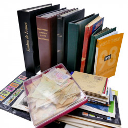 Vrac philatélique de timbres du monde en un carton.