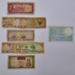 Vrac philatélique de timbres du monde en un carton.