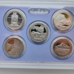 Vrac philatélique de timbres du monde en un carton.