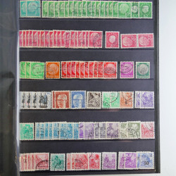 Vrac philatélique de timbres du monde en un carton.