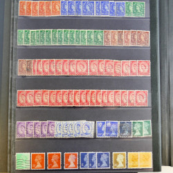 Vrac philatélique de timbres du monde en un carton.