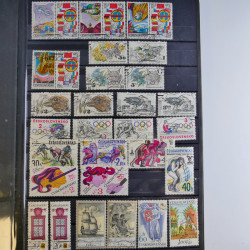 Vrac philatélique de timbres du monde en un carton.