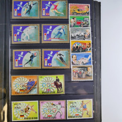 Vrac philatélique de timbres du monde en un carton.