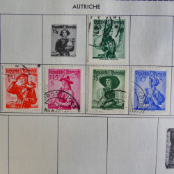 Vrac philatélique de timbres du monde en un carton.