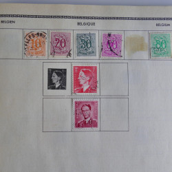 Vrac philatélique de timbres du monde en un carton.