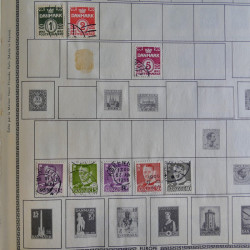Vrac philatélique de timbres du monde en un carton.
