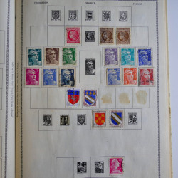 Vrac philatélique de timbres du monde en un carton.