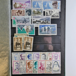 Vrac philatélique de timbres du monde en un carton.