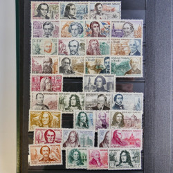 Vrac philatélique de timbres du monde en un carton.