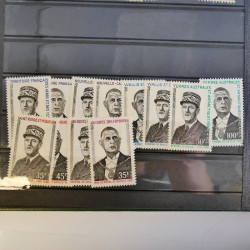 Vrac philatélique de timbres du monde en un carton.