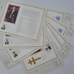 Vrac philatélique de timbres du monde en un carton.