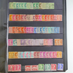 Vrac philatélique de timbres du monde en un carton.