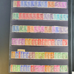 Vrac philatélique de timbres du monde en un carton.