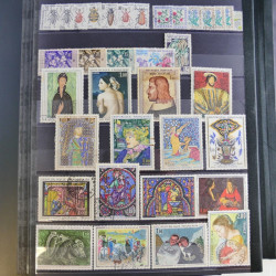 Vrac philatélique de timbres du monde en un carton.