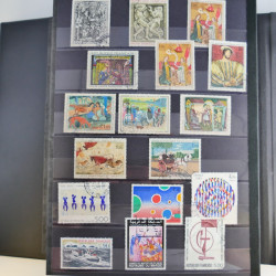 Vrac philatélique de timbres du monde en un carton.