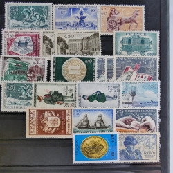 Vrac philatélique de timbres du monde en un carton.