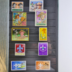Vrac philatélique de timbres du monde en un carton.