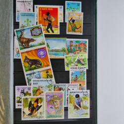Vrac philatélique de timbres du monde en un carton.