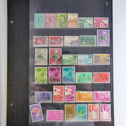 Vrac philatélique de timbres du monde en un carton.