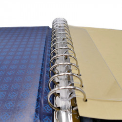 Reliure à 13 anneaux Excellent Classic Leuchtturm avec étui de protection.