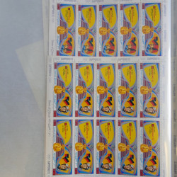 Lot de timbres en feuilles divers pays, thématiques, variétés en album.