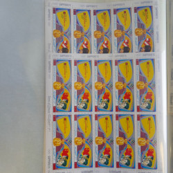 Lot de timbres en feuilles divers pays, thématiques, variétés en album.