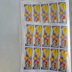 Lot de timbres en feuilles divers pays, thématiques, variétés en album.
