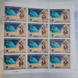 Lot de timbres en feuilles divers pays, thématiques, variétés en album.