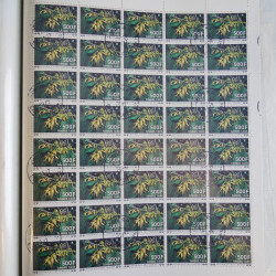 Lot de timbres en feuilles divers pays, thématiques, variétés en album.