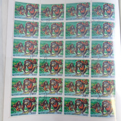 Lot de timbres en feuilles divers pays, thématiques, variétés en album.