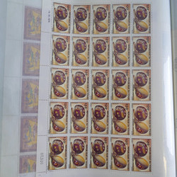 Lot de timbres en feuilles divers pays, thématiques, variétés en album.
