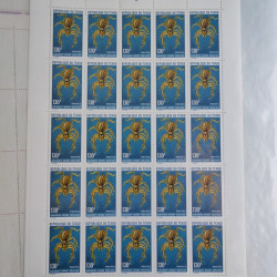 Lot de timbres en feuilles divers pays, thématiques, variétés en album.