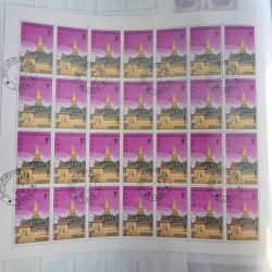 Lot de timbres en feuilles divers pays, thématiques, variétés en album.