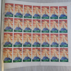 Lot de timbres en feuilles divers pays, thématiques, variétés en album.