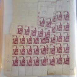 Lot de timbres en feuilles divers pays, thématiques, variétés en album.