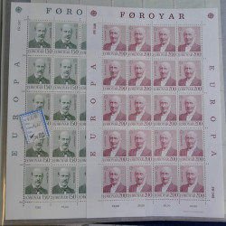 Lot de timbres en feuilles divers pays, thématiques, variétés en album.