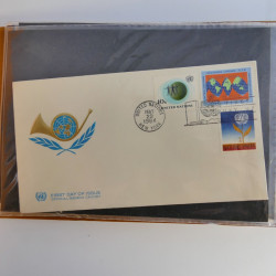 Collection enveloppes FDC timbres des Nations Unies en album.