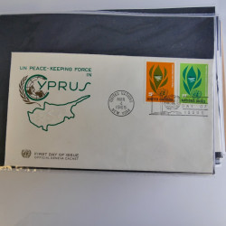 Collection enveloppes FDC timbres des Nations Unies en album.