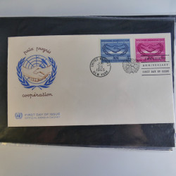 Collection enveloppes FDC timbres des Nations Unies en album.