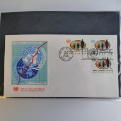 Collection enveloppes FDC timbres des Nations Unies en album.