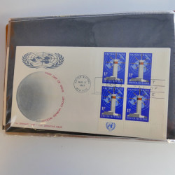 Collection enveloppes FDC timbres des Nations Unies en album.
