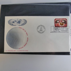 Collection enveloppes FDC timbres des Nations Unies en album.